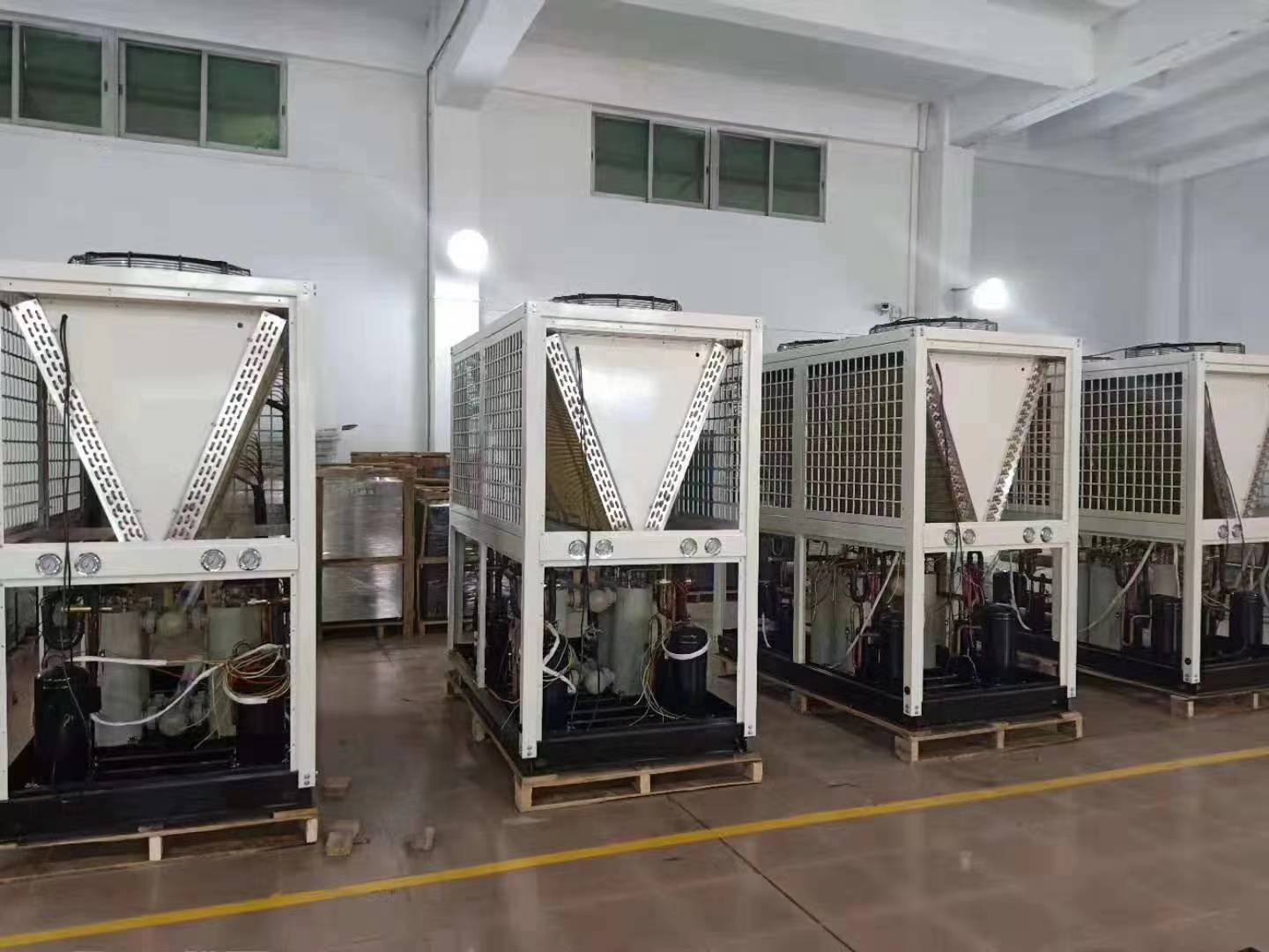 親!我是空氣能熱泵熱水器機組,下面讓我來自我介紹一下....